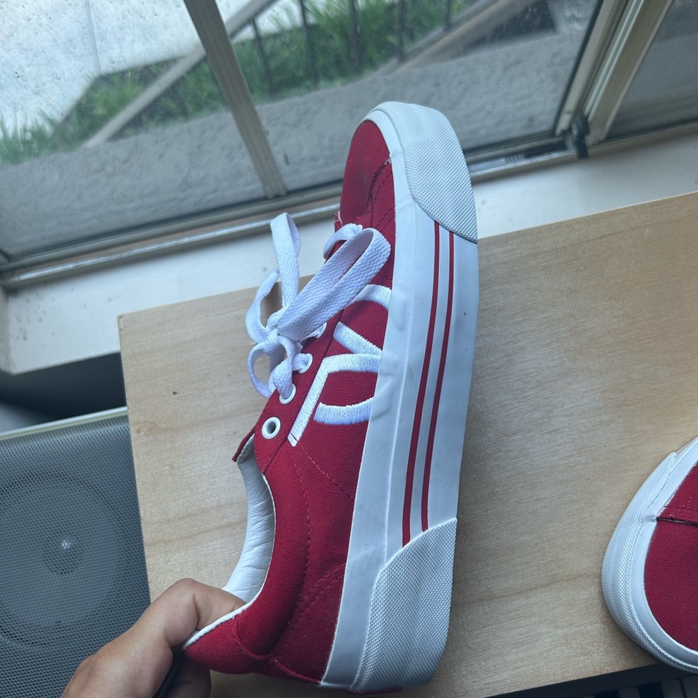 Vans - Picture 3 of 4